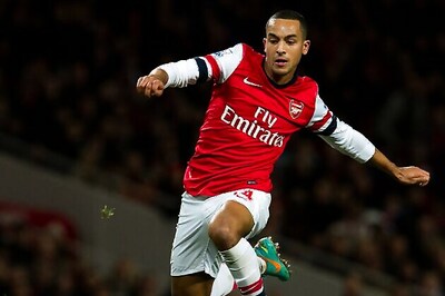 Theo Walcott stars as Arsenal rout Newcastle 7-3