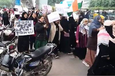 'If We Don't Unite Now, Then When': Thousands Continue to Protest against CAA Near Jamia