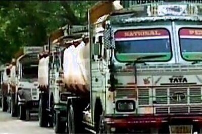 One killed, 24 injured as truck overturns in Odisha