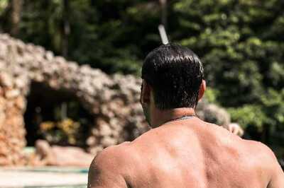 Salman Khan Shows Off His Ripped Body In Shirtless Pic; Fans Say ‘Tiger Is Back…’