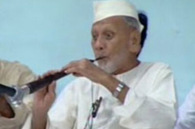 Halwa and songs in Khan's last hours