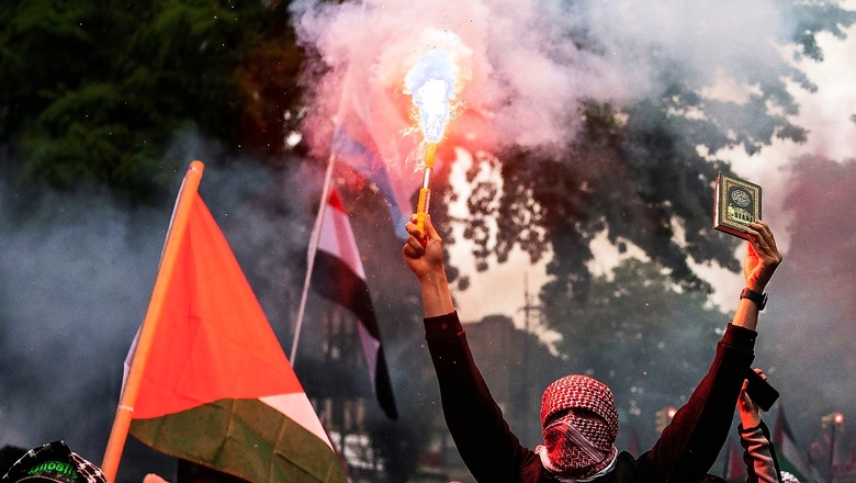 Video: Anti-Israel Protesters Held In New York After Clash With Police During Gaza Demonstration