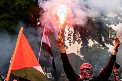 Video: Anti-Israel Protesters Held In New York After Clash With Police During Gaza Demonstration