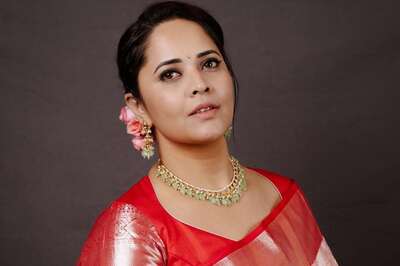 Anasuya Bharadwaj’s Ethereal Banarasi Saree Is A Must-have This Festive Season