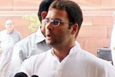 3 days into job, Rahul extends NREGA to nation