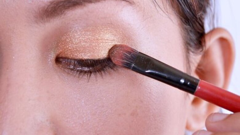 How to Clean an Eye Makeup Brush