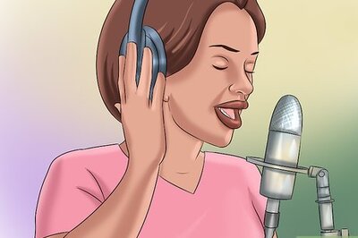 How to Avoid Vocal Damage When Singing