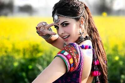 Snapshot: Total desi look for Jacqueline Fernandez in 'Ramaiya Vastavaiya'