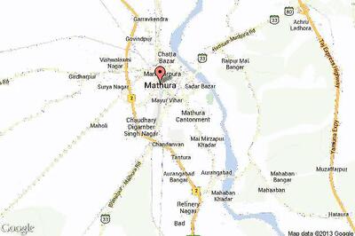 700 boxes of liquor worth lakhs seized from Yamuna Expressway