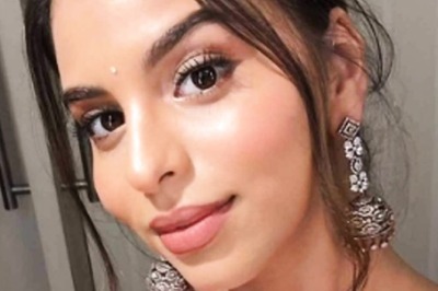 Puppy Videobombs Suhana Khan's Makeup Tutorial, Check Out Her Reaction