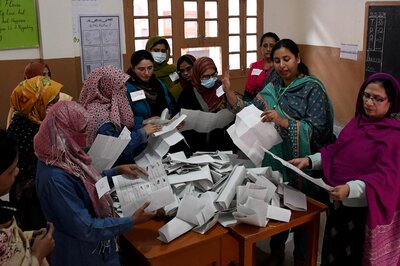 Exclusive: Allegations of Large-Scale Rigging Emerge in Pak Polls as PTI-Linked Candidates Gain Early Lead