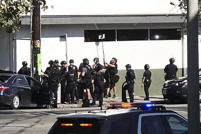 Gunman Kills Woman at Los Angeles Supermarket After Shooting Grandmother and Girlfriend, Arrested