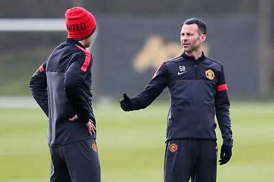 Ryan Giggs to be assisted by former teammates at Manchester United