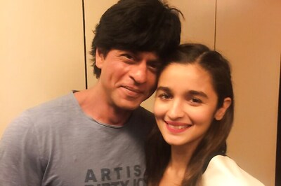 Proud Father Mahesh Bhatt Shares Photo of Alia With SRK