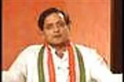One arrested for sending threat SMS to Tharoor
