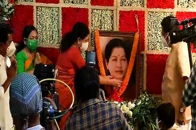 AIADMK Gasping For Heir: Sasikala or Palaniswami, Who Can Claim Jayalalithaa’s Legacy?