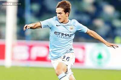 Barcelona sign Denis Suarez from Manchester City