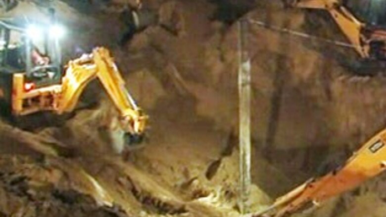 Boy falls in manhole, rescuers fail to save him