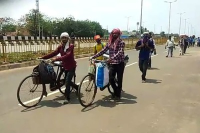 'Labourers Walking Back Home Not Good Picture': Raut Asks Maha Govt to Allow Private Vehicles to Ferry Them