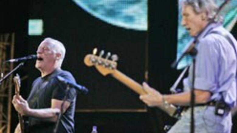 Pink Floyd's Waters sings for peace