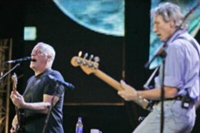 Pink Floyd's Waters sings for peace