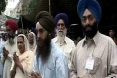 Guru Govind’s Kalgi lost in UK