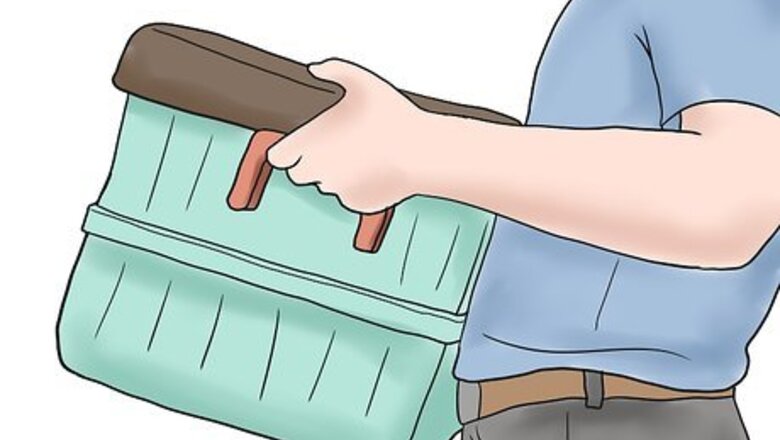 How to Start Up a Freshwater Fishing Tackle Box