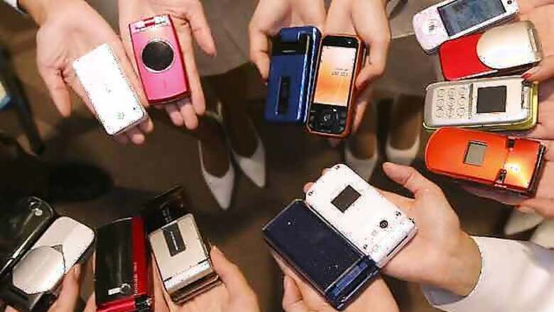 Government plans to give free mobile devices to MGNREGA workers