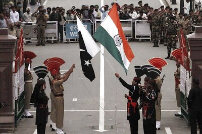 Pakistan Says Will Restore Afghanistan's Exports Via Wagah Border with India from Wednesday