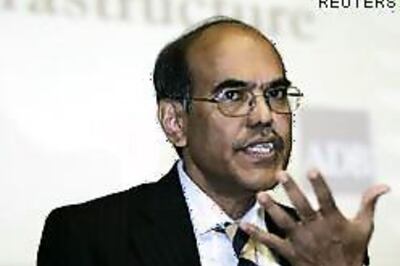 Manmohan asks RBI Guv to cut short his US trip