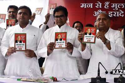 Who Stands With Whom in Samajwadi Party Pariwar