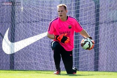 Barcelona say new goalie Ter Stegen fit to play