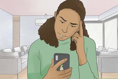 Is He Waiting for Me to Text Him First? Learn When and How to Make the First Move