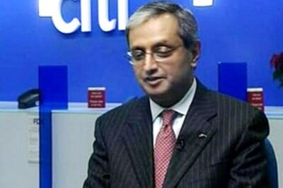 Vikram Pandit stays as Citi reshuffles top management