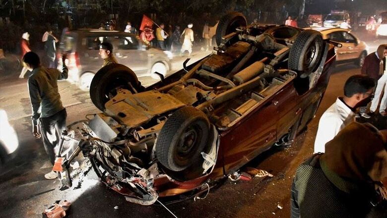 Eight Persons Killed as MUV Collides With Truck in West Bengal