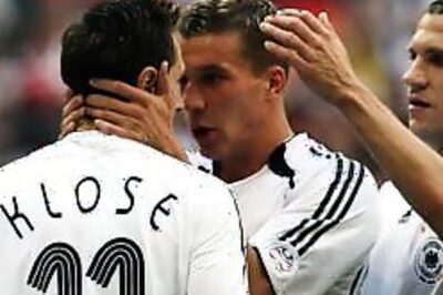 Klose celebrates birthday with two goals