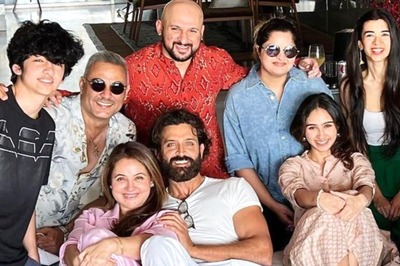 Hrithik Roshan's Rumoured GF Saba Azad Bonds With His Sons And Family, She Calls It 'Bestest Sunday'