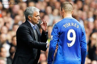 Torres injured as Chelsea face Schalke in Champions League