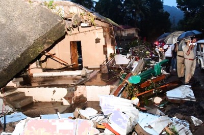 Kerala Floods: 25 Dead, CM Vijayan Urges for ‘Extreme Caution’; Heavy Downpour Likely Again from Oct 20