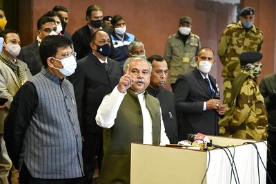 Govt Urges Farmer Unions to Form Informal Group to Prepare Concrete Proposals for Next Meet