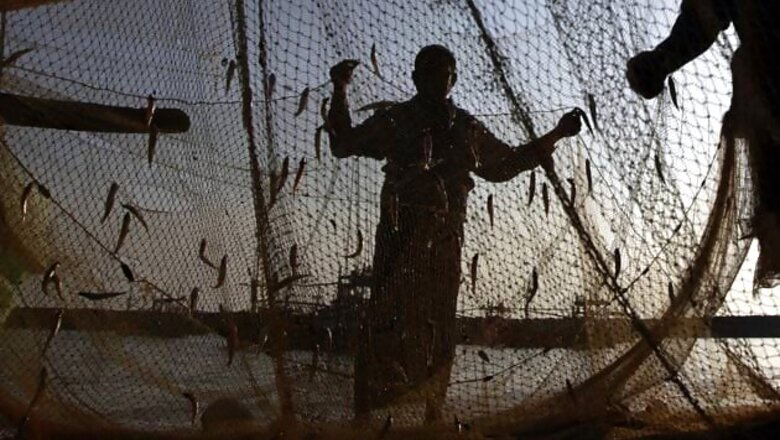 Sri Lankan fishing boat apprehended near Chennai coast