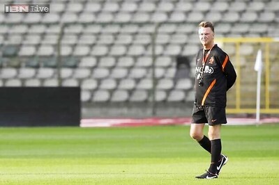 Louis van Gaal to contest FA charge for Cambridge comments