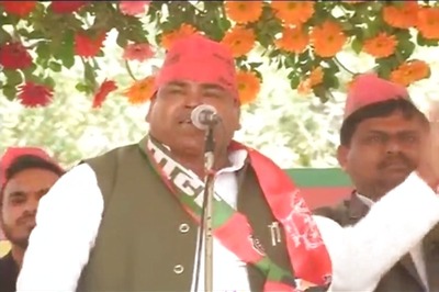 Rape Accused Gayatri Prajapati 'Planning to Flee India'; Airports Alerted