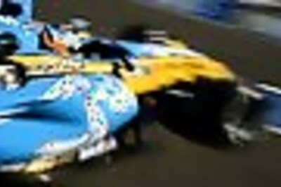 Alonso grabs pole at Silverstone