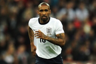 Hughes keen on bringing Defoe to Stoke City