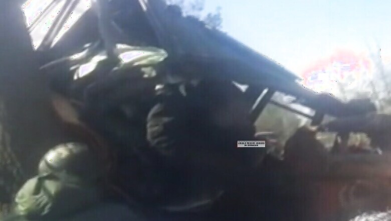 Kashmiri Youth Rescue Soldier Trapped Inside Mangled Vehicle