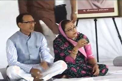 Chouhan Meets Families of Farmers Killed in Police Firing