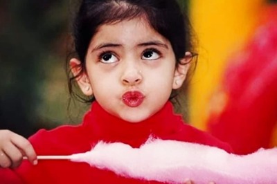 Navya Naveli Looks Too Adorable in Childhood Picture, Uncle Abhishek Bachchan Asks for Photo Credit