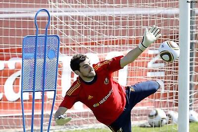 Strange that WC winners need to qualify: Casillas