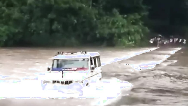 Watch Brave Cops Drive SUV Across River to Rescue Stranded Family in Kerala [Video]